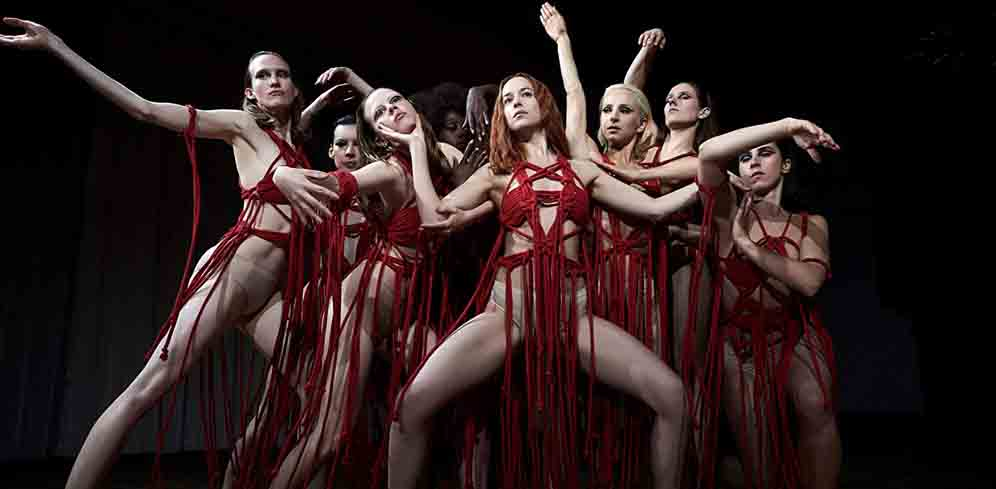 Terlalu 'Gelap', Dakota Johnson Hampir Cabut Dari Suspiria thumbnail